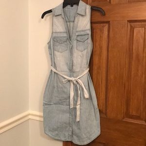 Size Small snap button dress with tie at waist